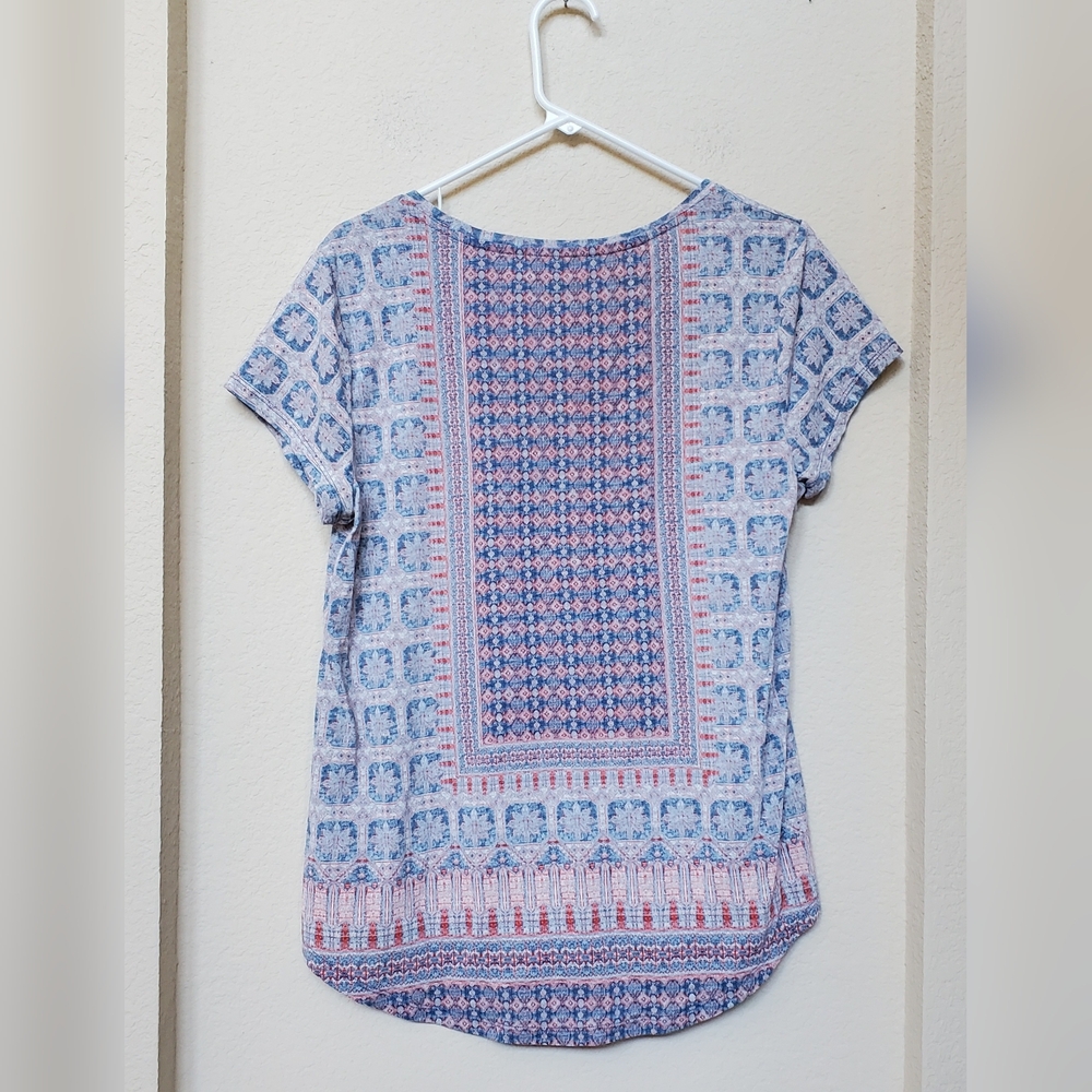 Lucky Brand Patterned Short Sleeve Top. Size Large - Picture 4 of 7